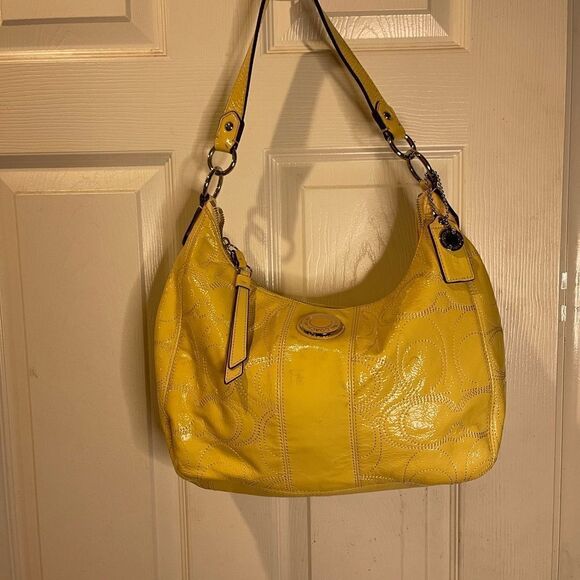 Coach patent leather yellow stitch logo shoulder bag with silver tone hardwares - Picture 11 of 14